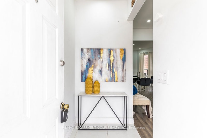 334 Cannon St E, Hamilton, L8L 2B9 | Image 2