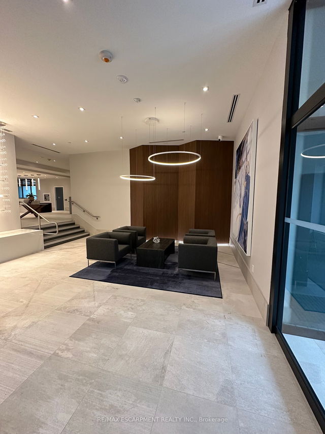 512 - 385 Winston Road