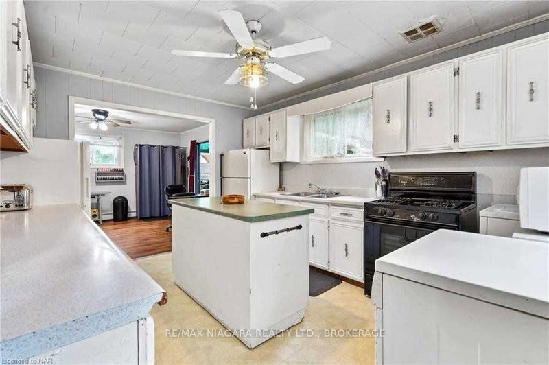 205 Mitchell St, Port Colborne, L3K 1Y4 | Image 2