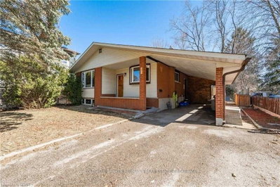 Detached House sold at 7 Cardill Crescent, Waterloo, Ontario, N2L 3Y7 - MLS: X6007775