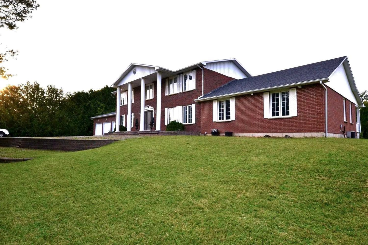 Listing Image 3