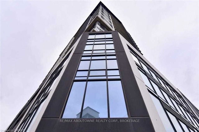 2211 - 15 Queen Street