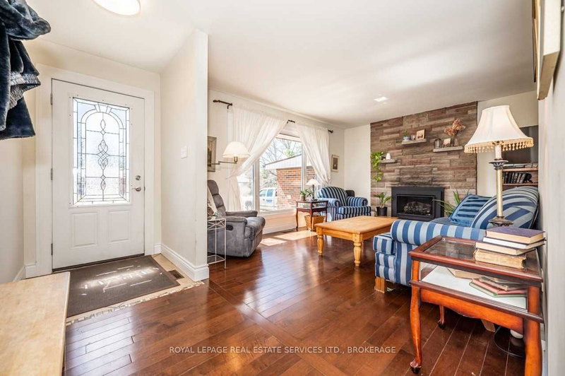 34 Dalgleish Ave, Kingston, K7L 0C3 | Image 2