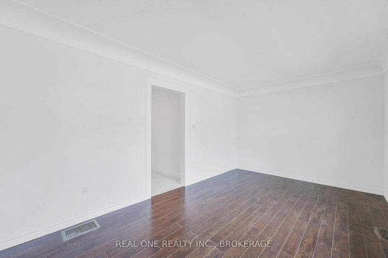 Upper - 22 Halam Ave, Hamilton, L8V 1Z3 | Image 3