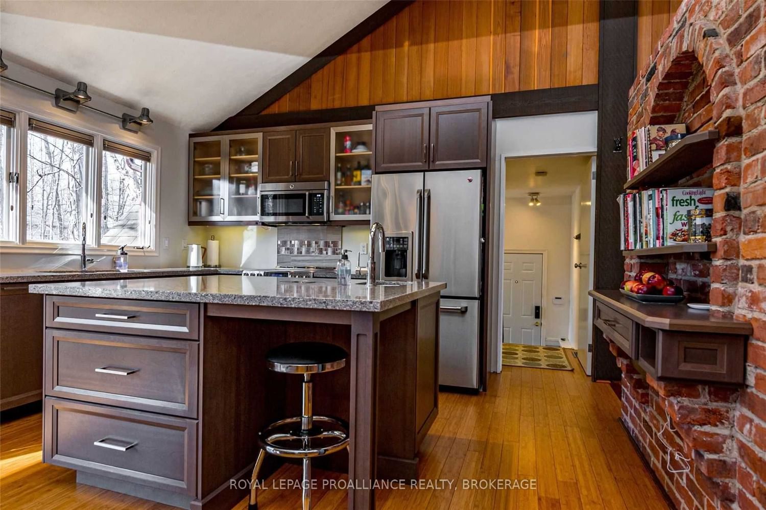 Listing Image 9