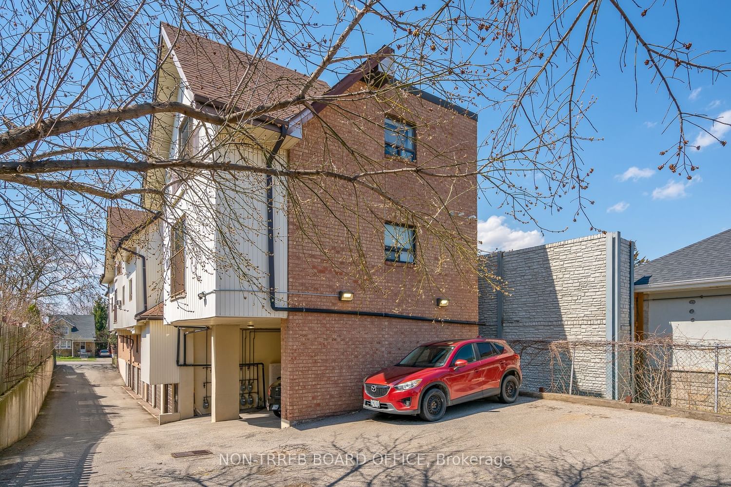 Listing Image 4
