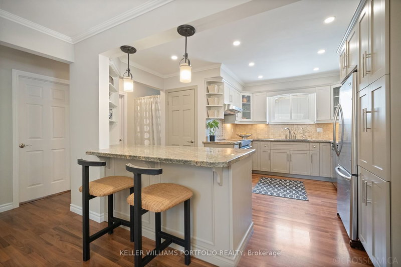 42 Culpepper Dr, Waterloo, N2L 5L1 | Image 2