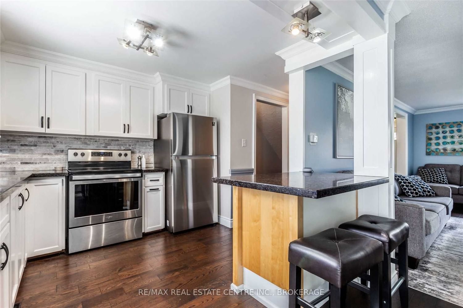 Listing Image 10