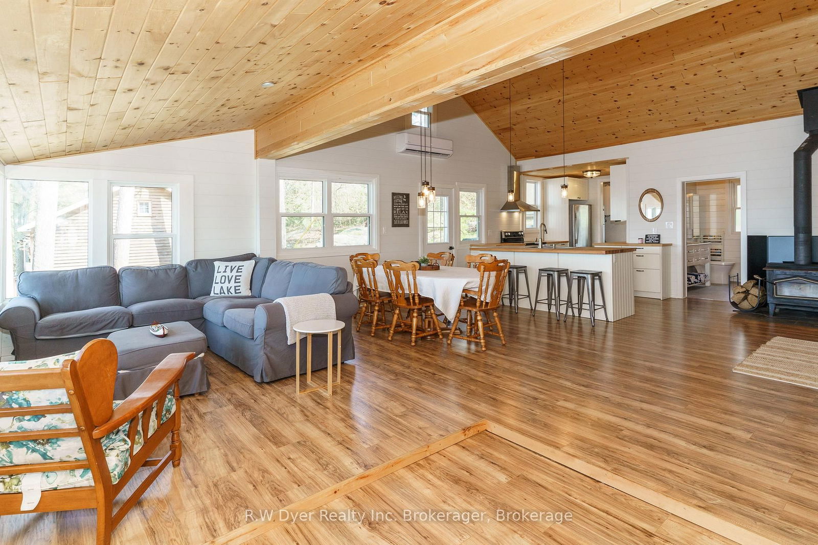 Detached House sold at 99 Bala Park Island N/A, Muskoka Lakes, Medora, P0C 1A0 - MLS: X6045228