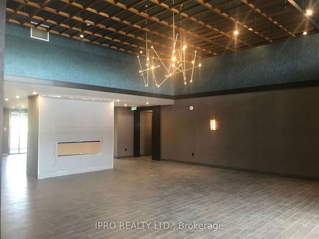 123 - 460 Dundas Street