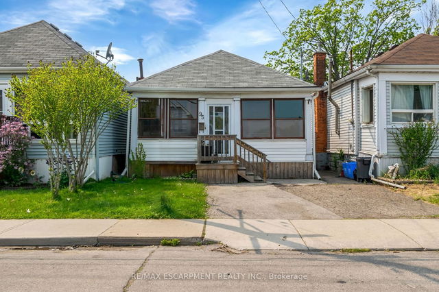 95 Robins Avenue