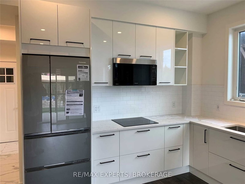 101 - 22 Beckwith Lane, Blue Mountains, L9Y 3B6 | Image 2