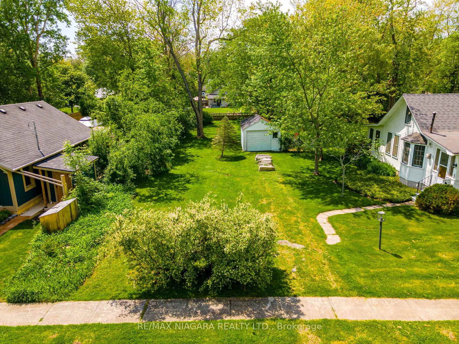 Detached House sold at 317 Beachview Avenue, Fort Erie, Crescent Park, L2A 4L8 - MLS: X6060164