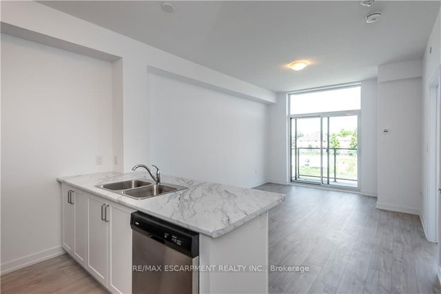 312 - 450 Dundas Street