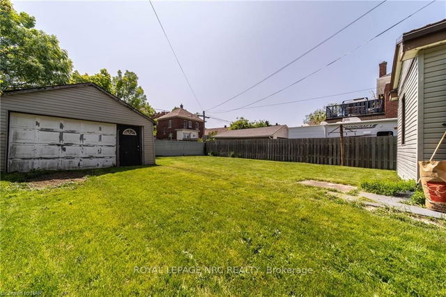 4588 Nelson Crescent