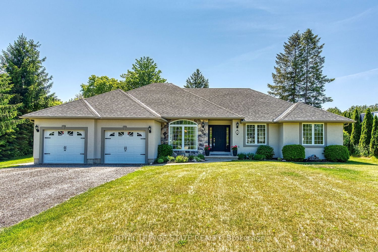 Detached House sold at 8 Queen Victoria Street, Brant, Ontario, N0E 1L0 - Oakland - MLS: X6067236