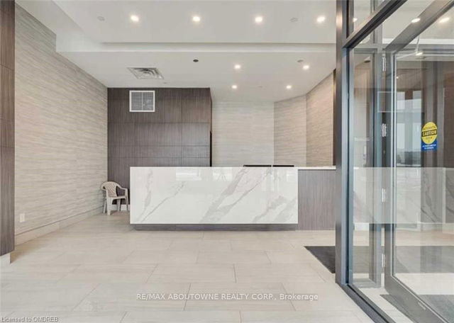 512 - 550 North Service Road