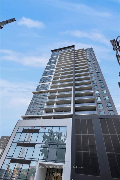 915 - 15 Queen Street