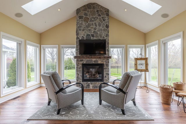15 Stoneridge Crescent