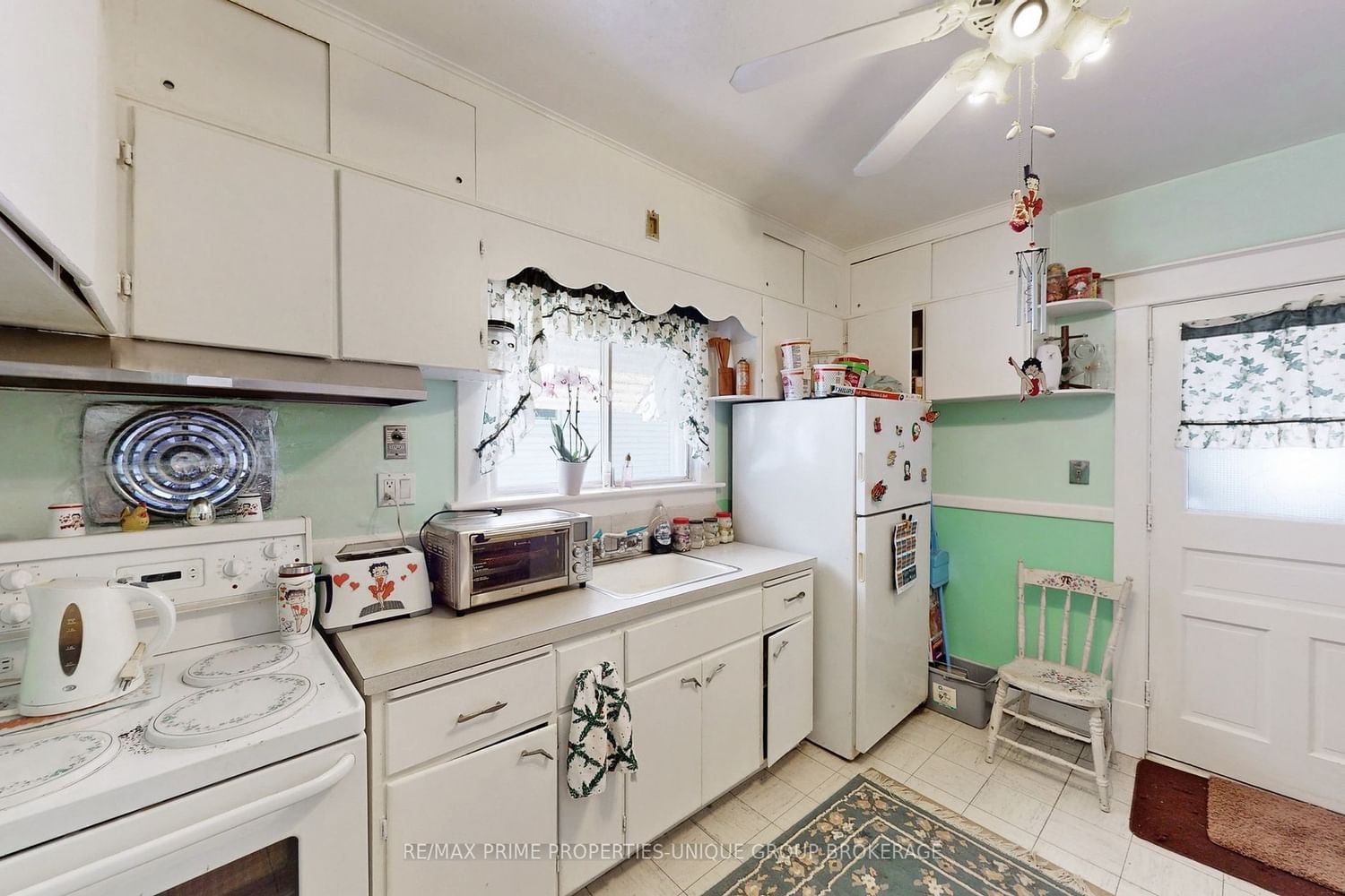 Listing Image 11