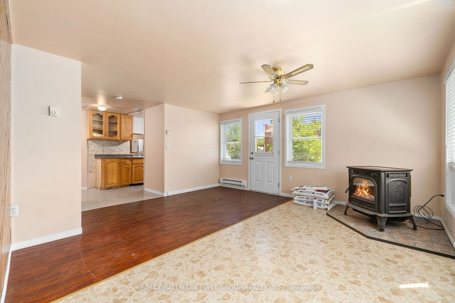 Listing Image 19