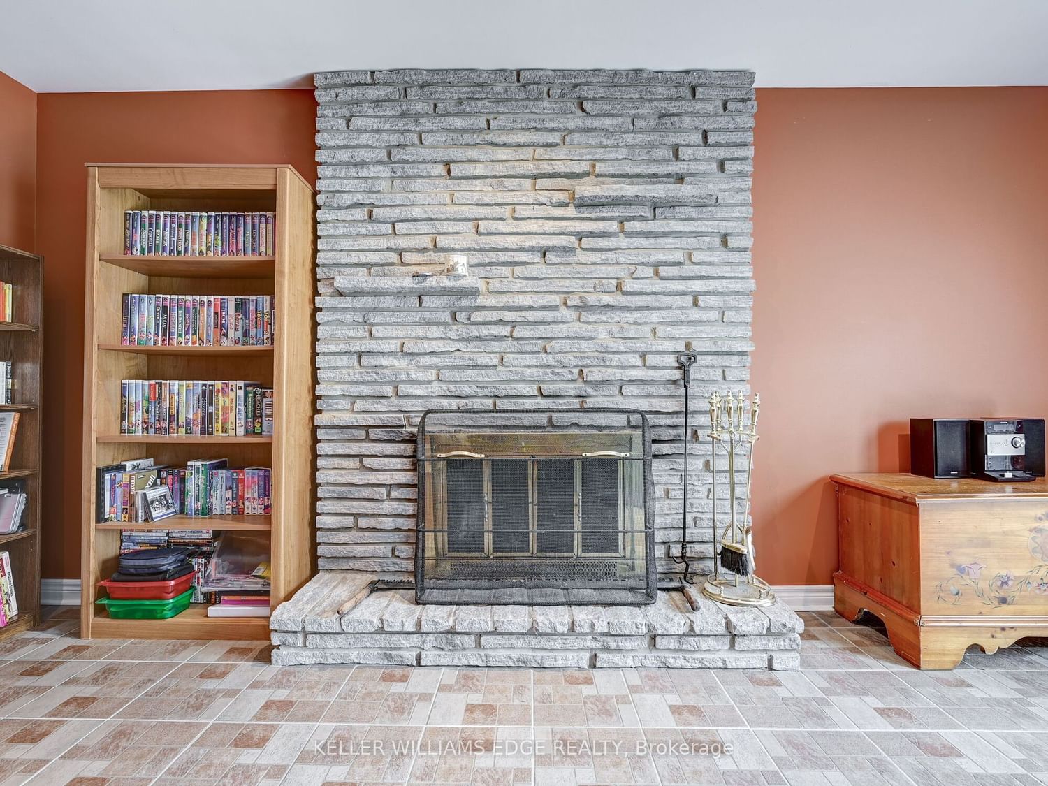 Detached House sold at 79 Ann Street, Hamilton, Ontario, L9H 5R2 - Dundas - MLS: X6081412