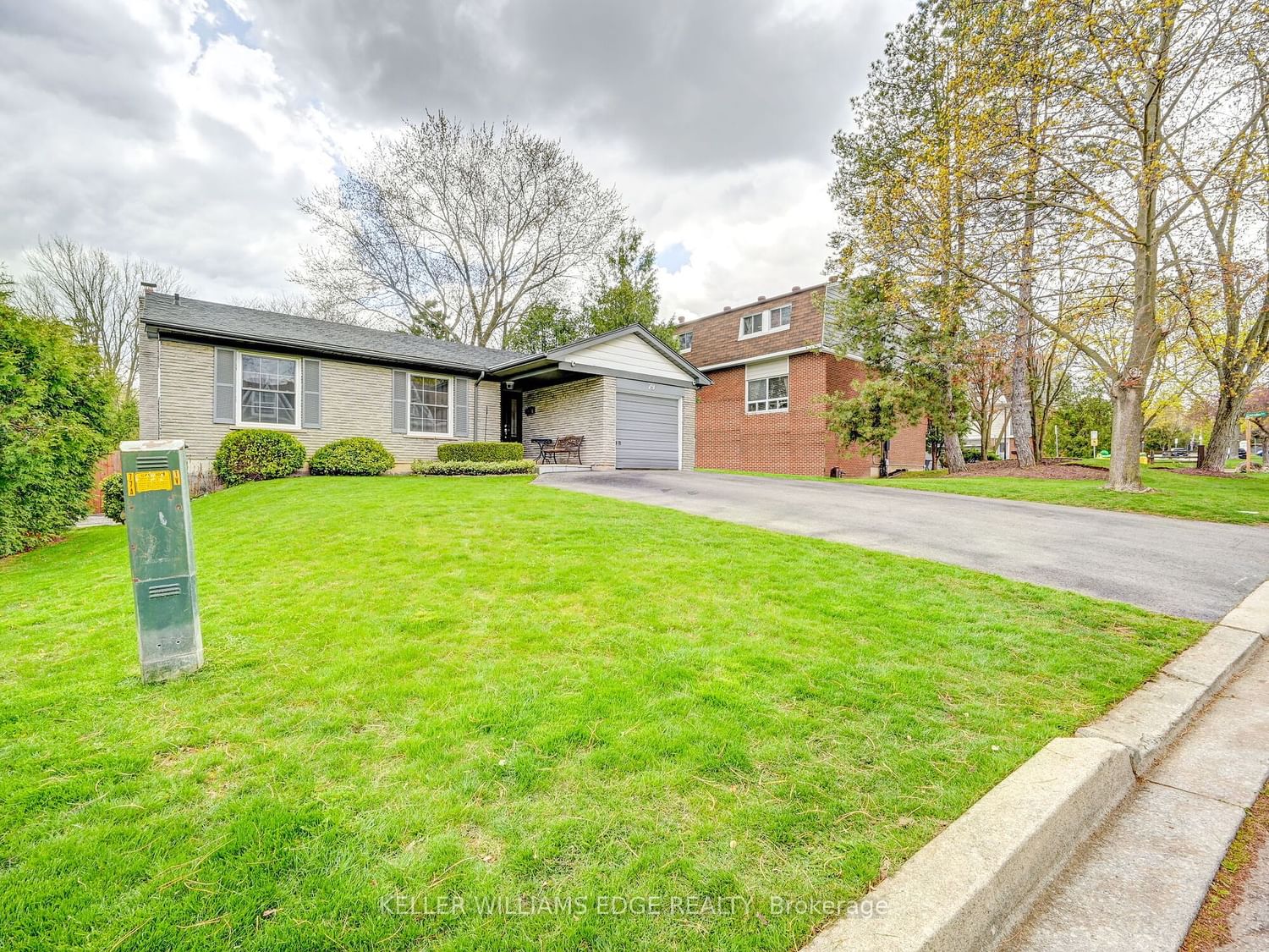 Detached House sold at 79 Ann Street, Hamilton, Ontario, L9H 5R2 - Dundas - MLS: X6081412