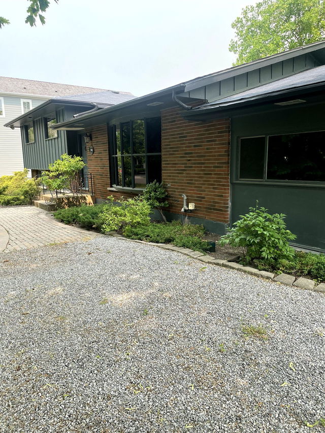 390 Simcoe Street