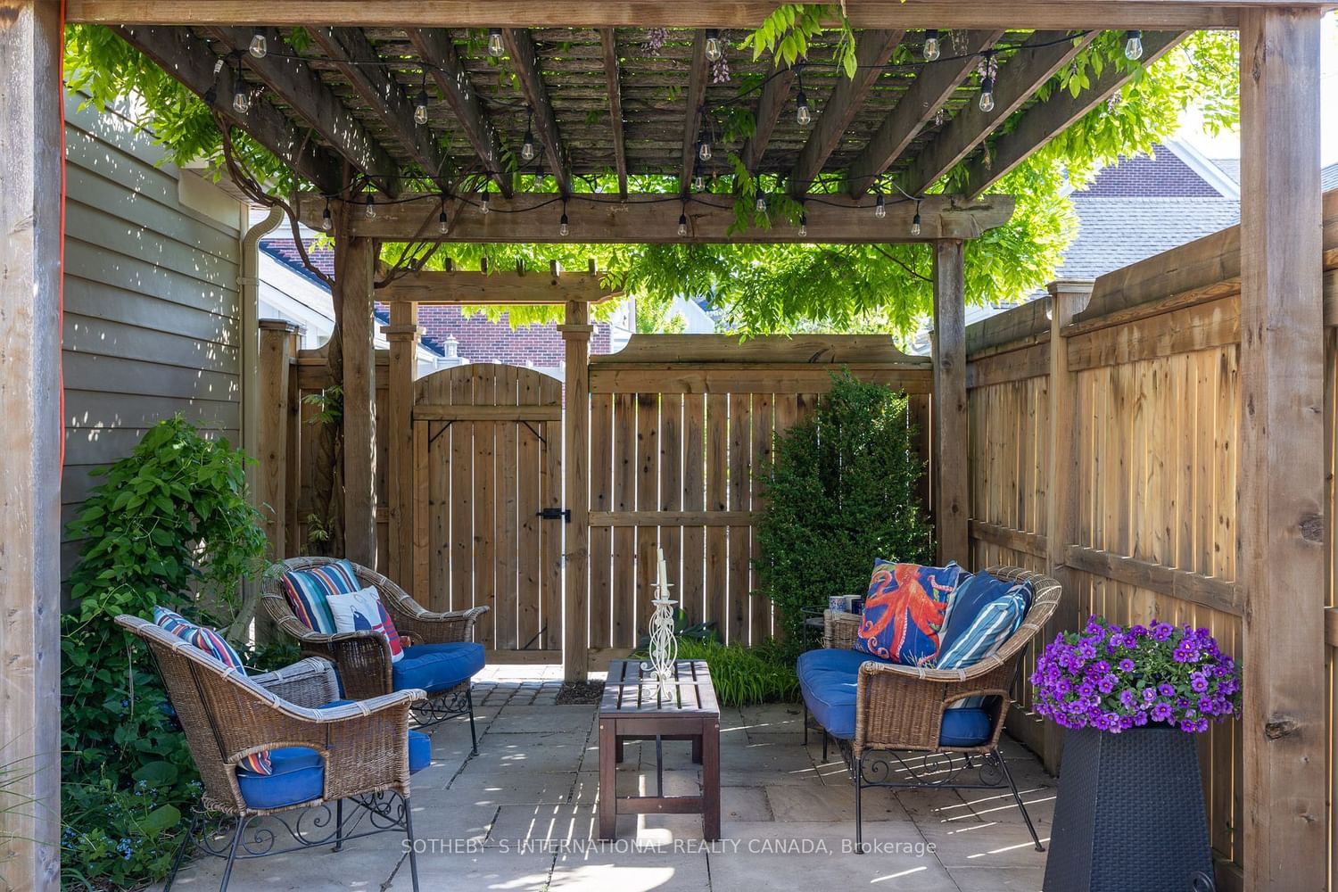 Listing Image 8