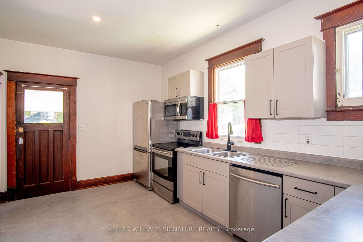 Listing Image 9