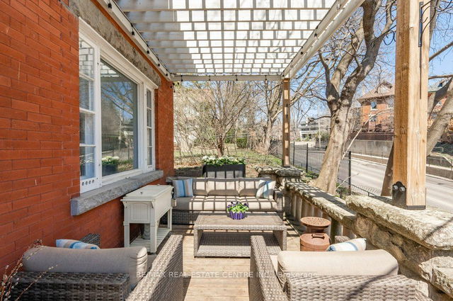 82 Eramosa Road