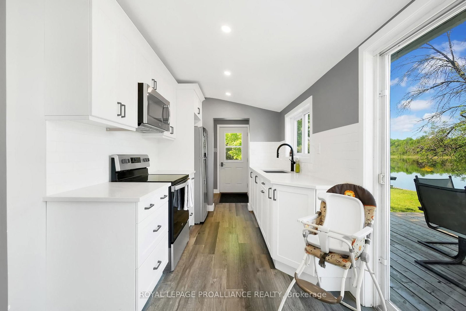 Listing Image 6