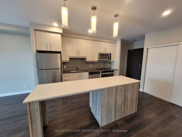 612 - 15 Queen Street S