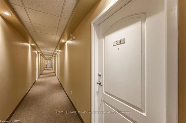 202 - 886 Golf Links Road