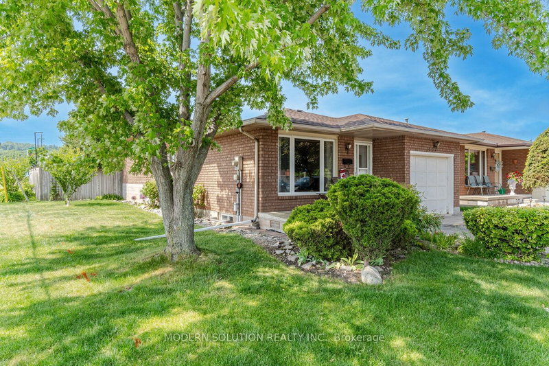 102 Juniper Dr, Hamilton, L8E 4G6 | Image 3