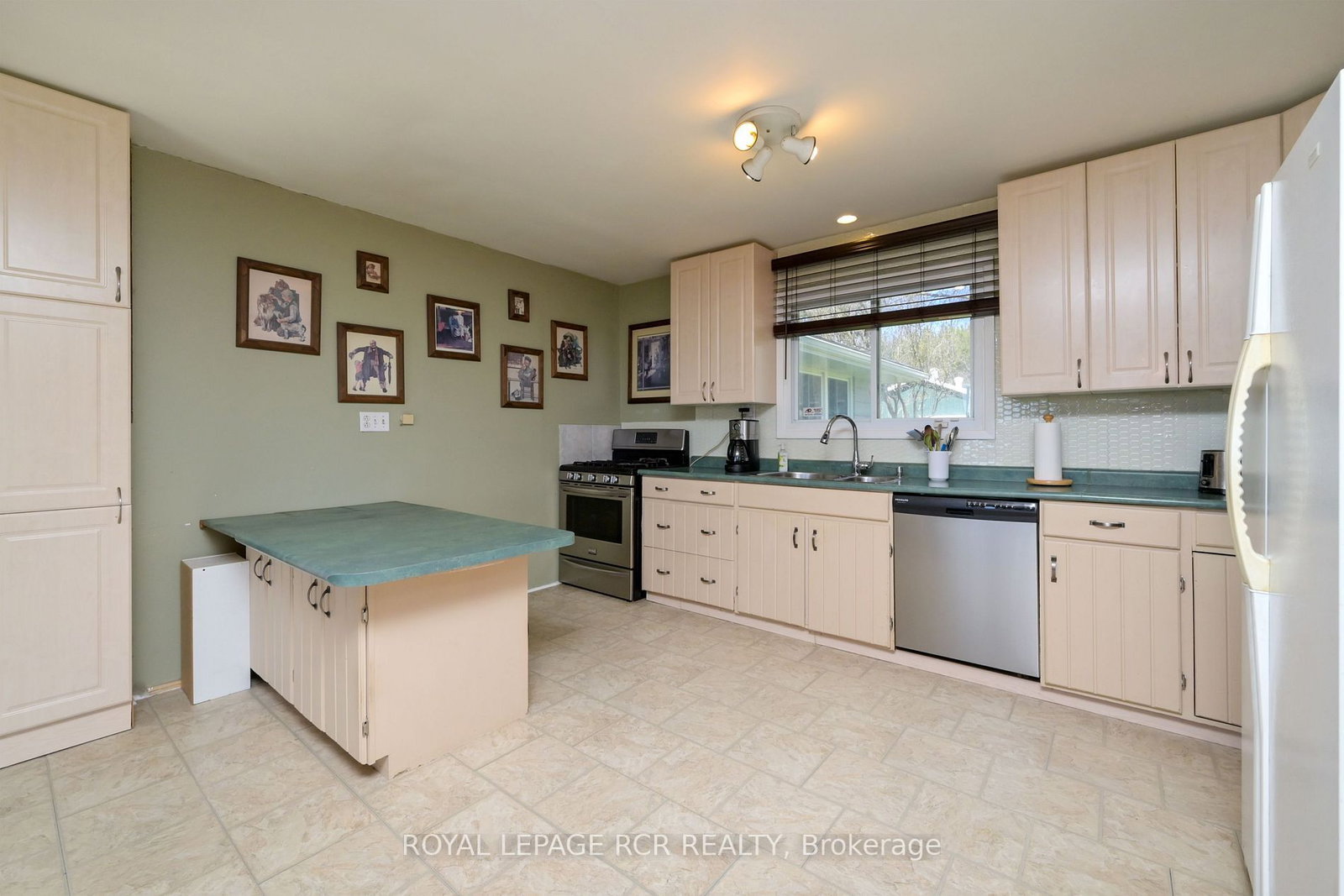 Listing Image 6