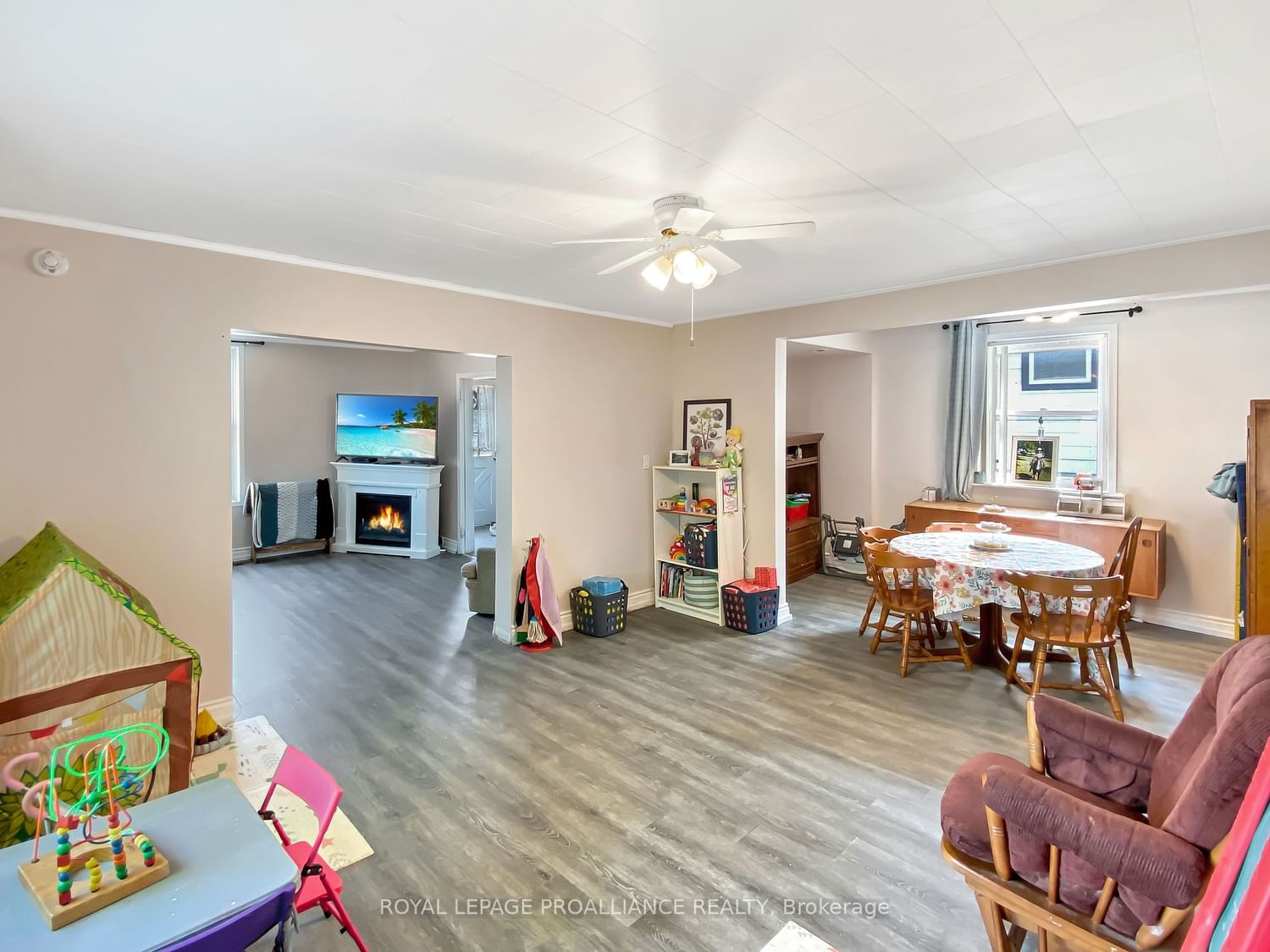 Listing Image 6