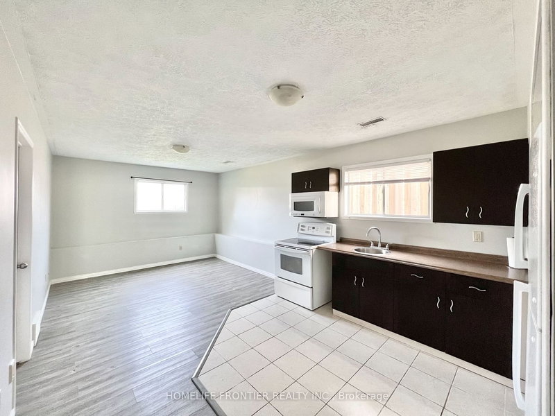 Lower - 480 Southworth St S, Welland, L3B 1Z9 | Image 3