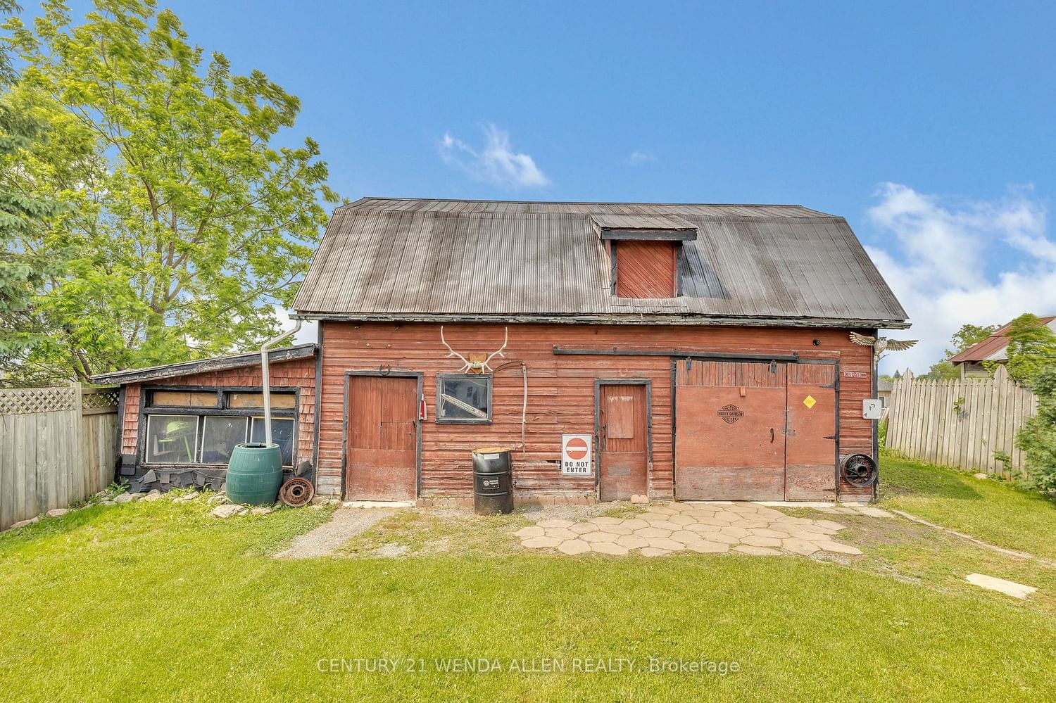 Listing photo 3