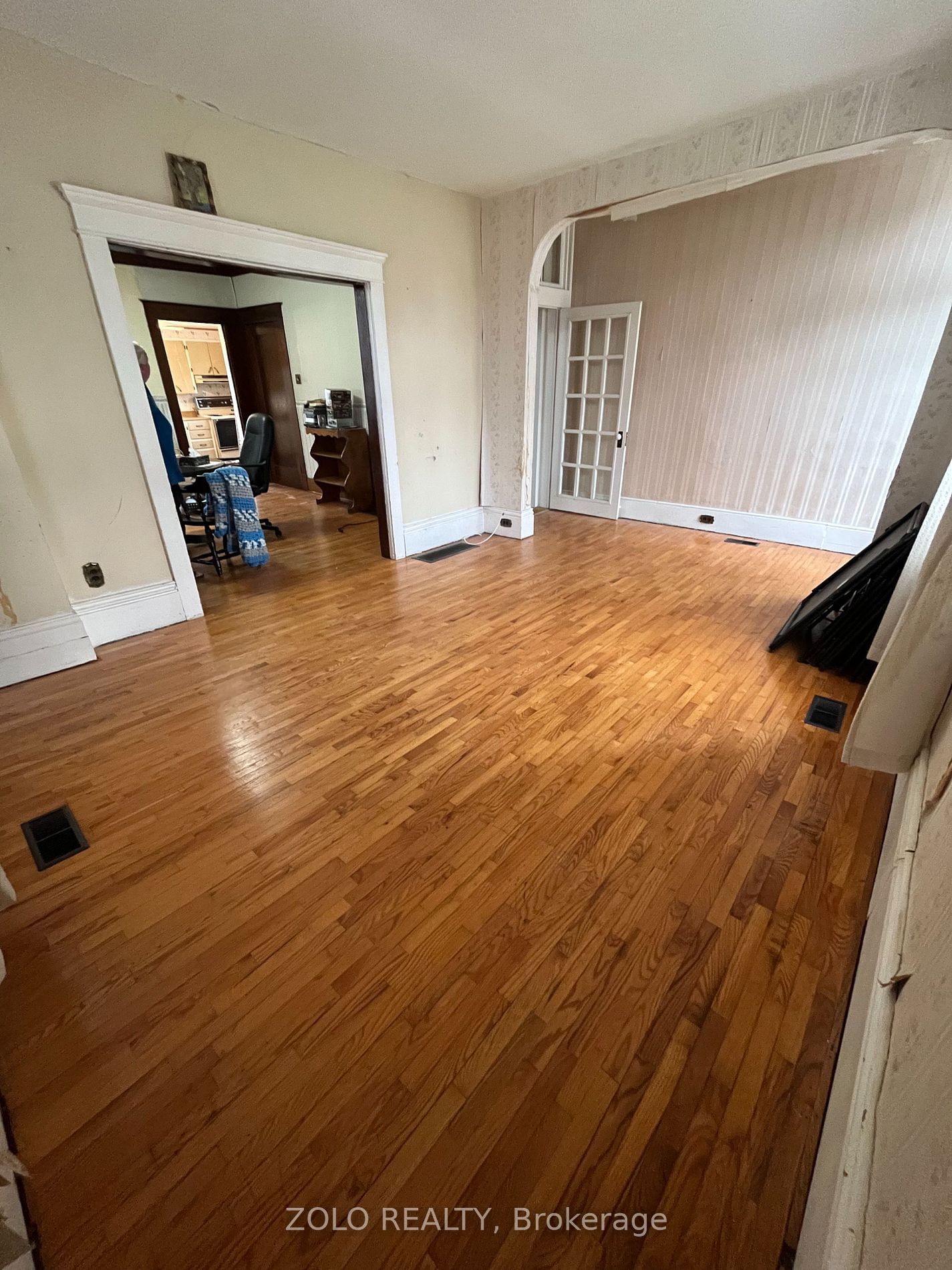 Listing Image 6