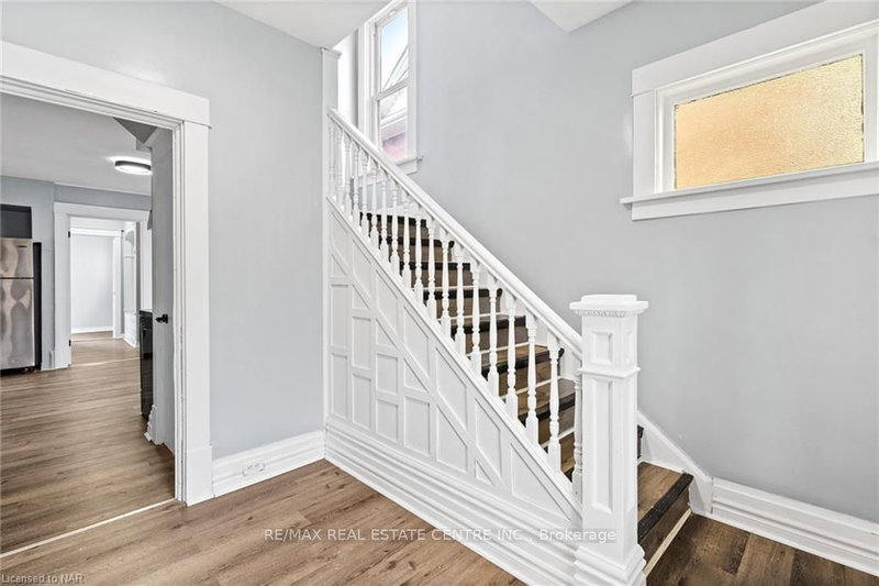 221 Hellems Ave, Welland, L3B 3B6 | Image 3