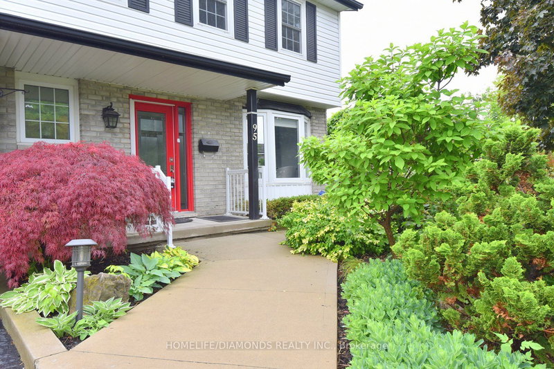 95 Birchpark Dr N, Grimsby, L3M 4M9 | Image 3