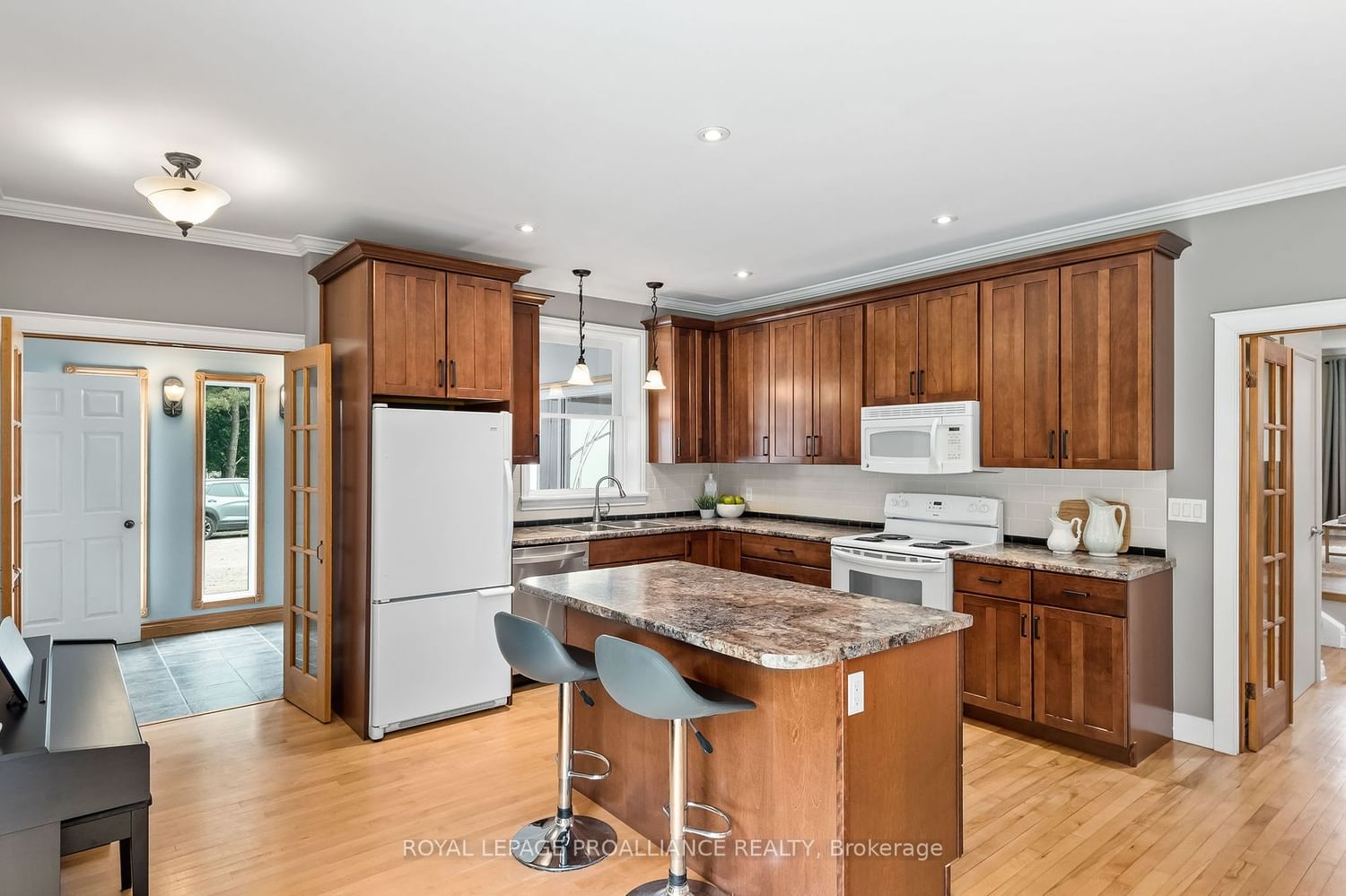 Listing Image 7