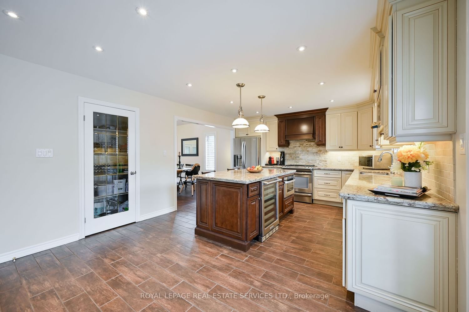 Listing Image 7