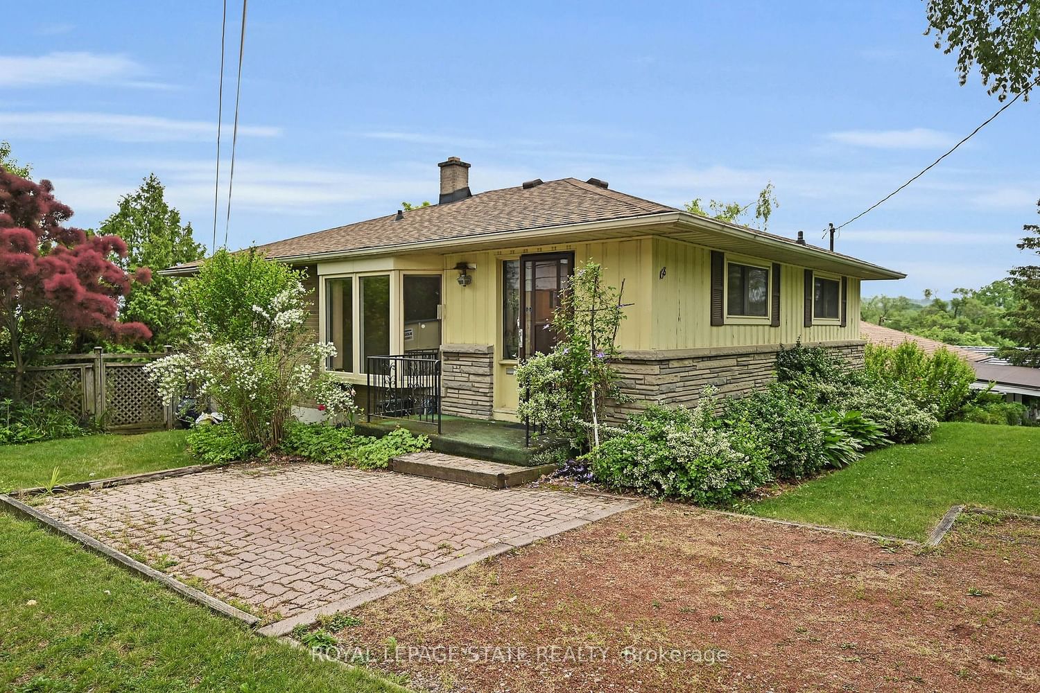 Listing photo 2