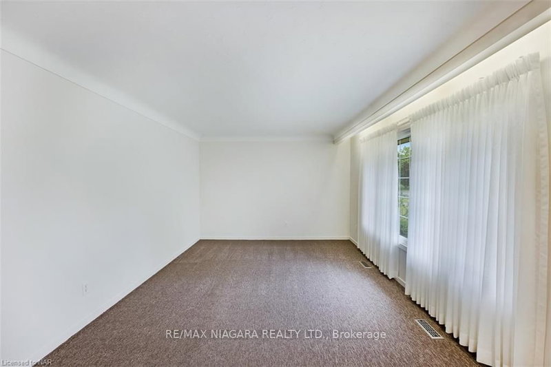 11 Tamarack St, Welland, L3C 4X6 | Image 3