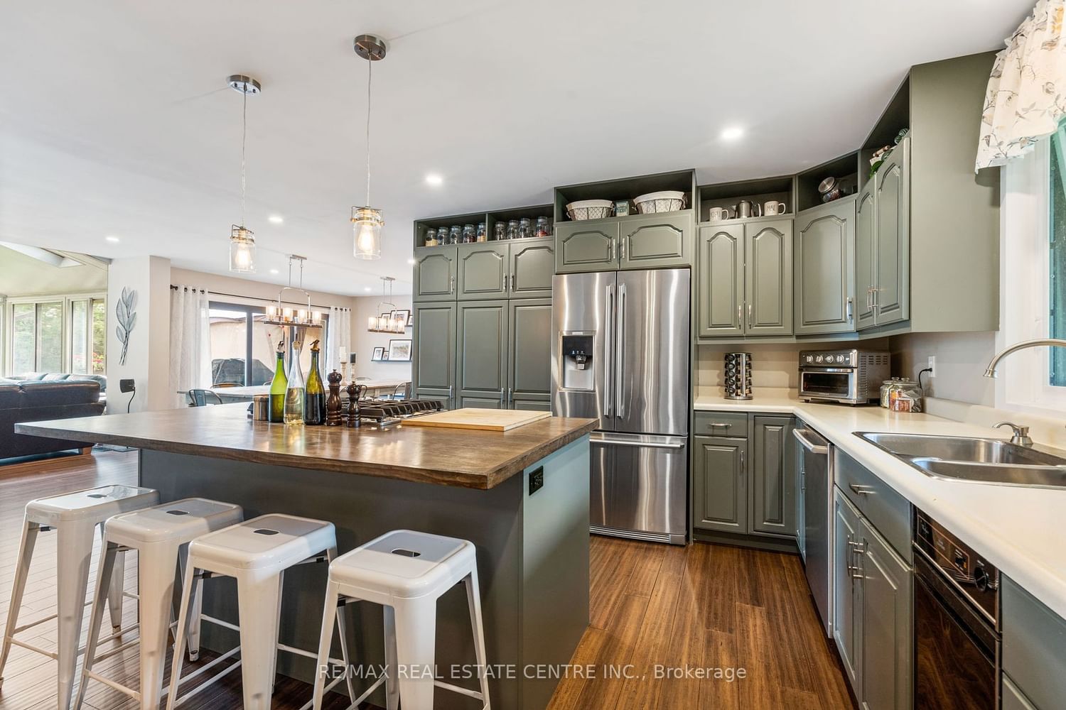 Listing Image 13