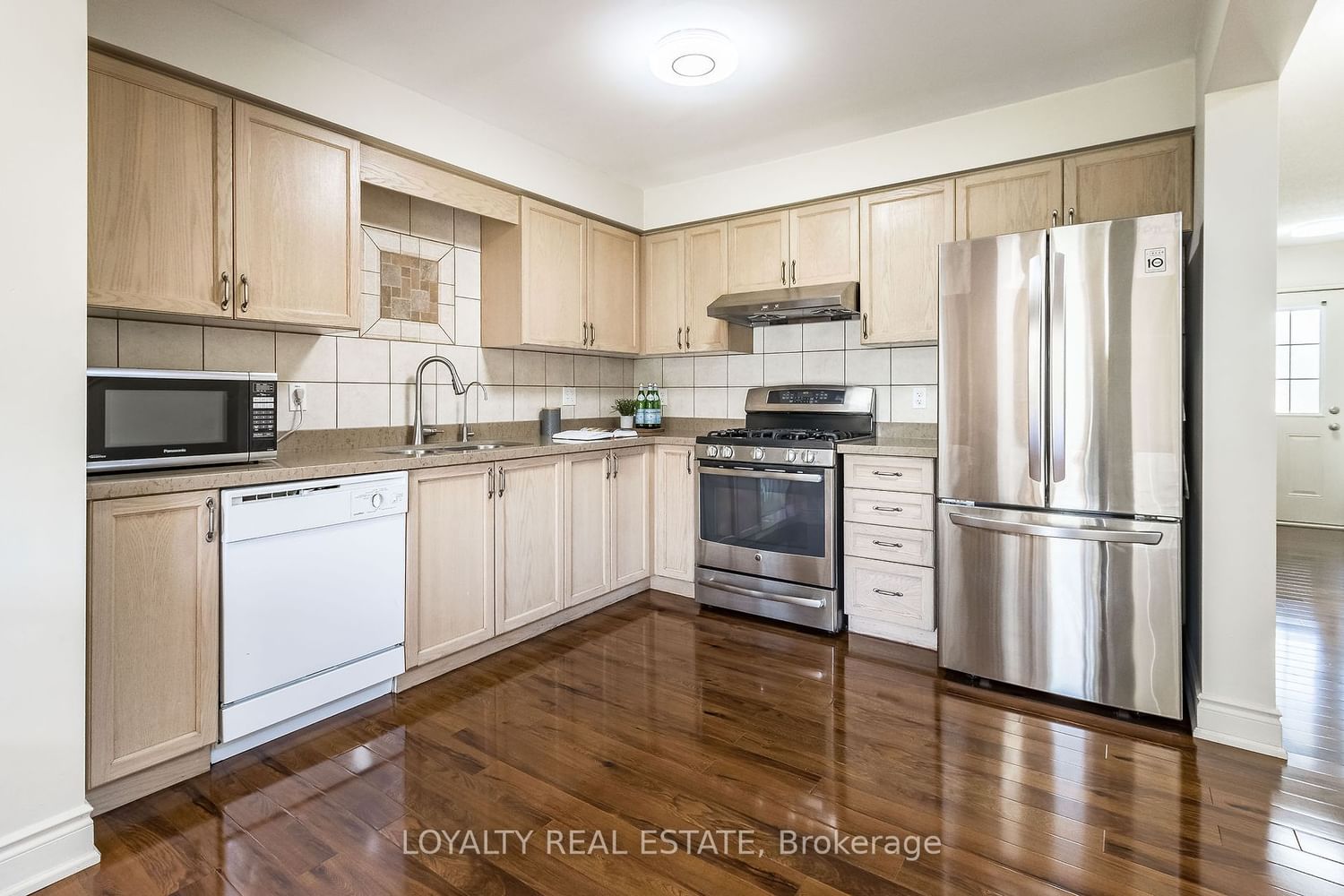 Listing Image 7