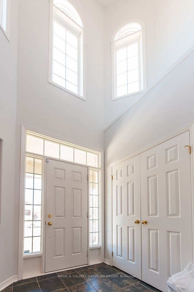 320 Robert Ferrie Dr, Kitchener, N2P 2Y7 | Image 3