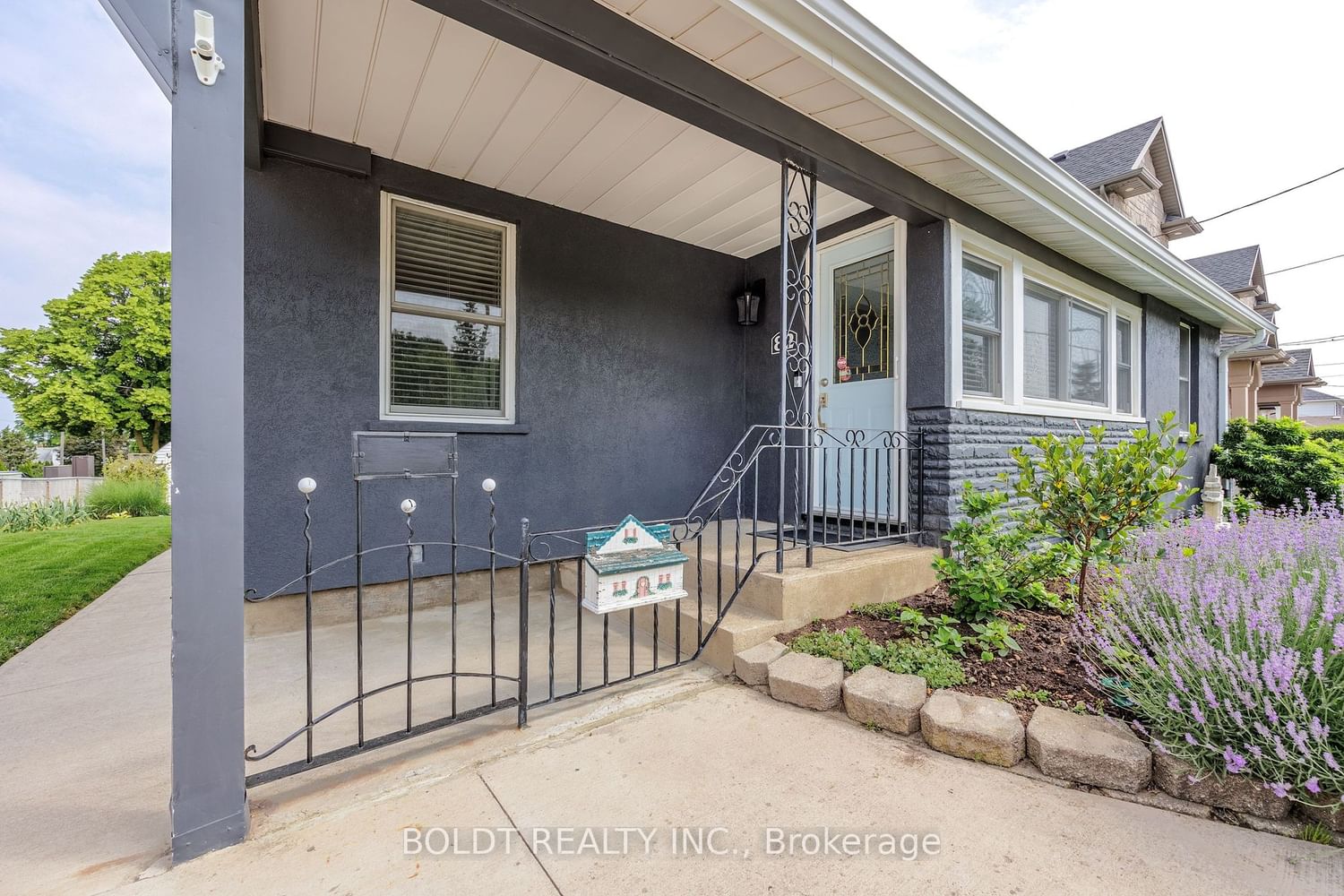 Listing Image 4